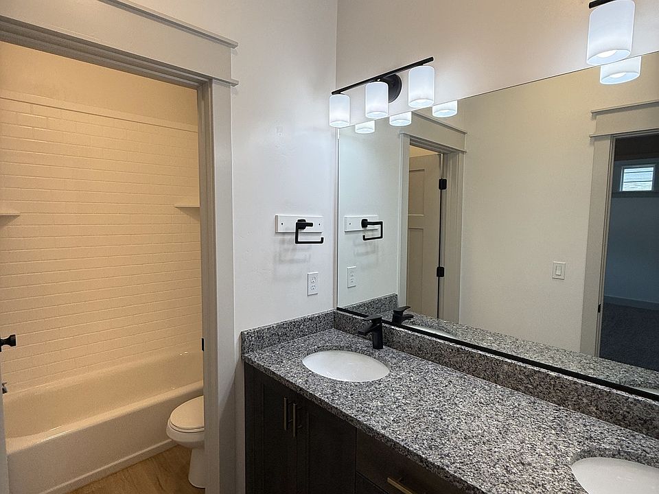 Main / Primary Bathroom