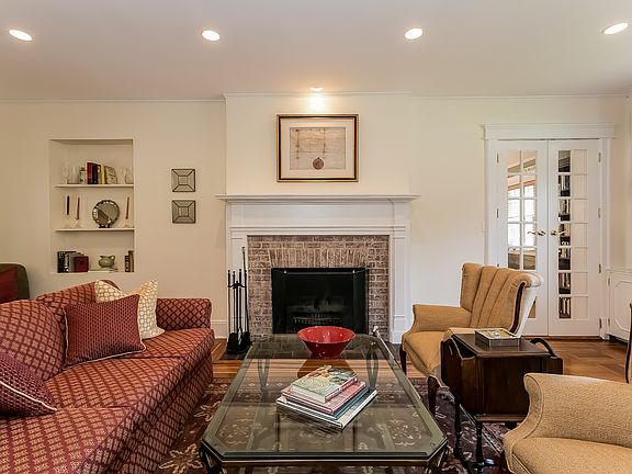 4th image of 191 Larchmont Ave
