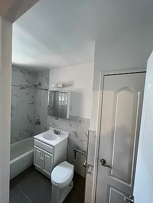 Bathroom, photo 1