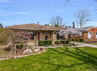 3918 Auburn Dr, Royal Oak, MI