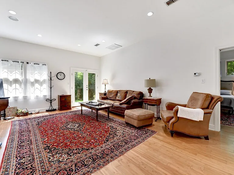 2319 Pruett St — Photo 11