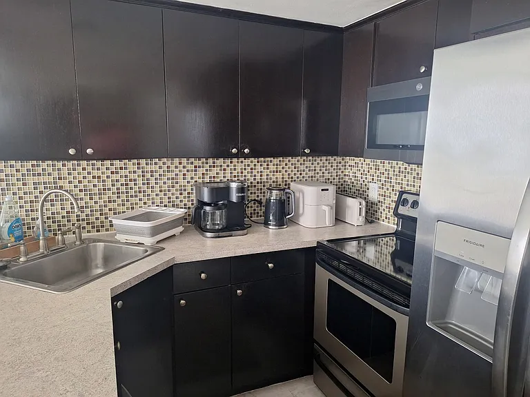 5401 Collins Ave #1029 — Photo 10