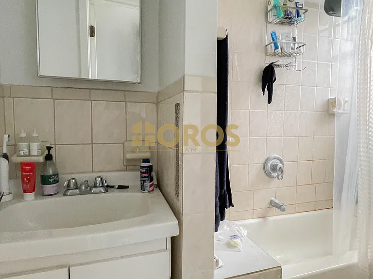700 E 9th St #18 — Photo 4