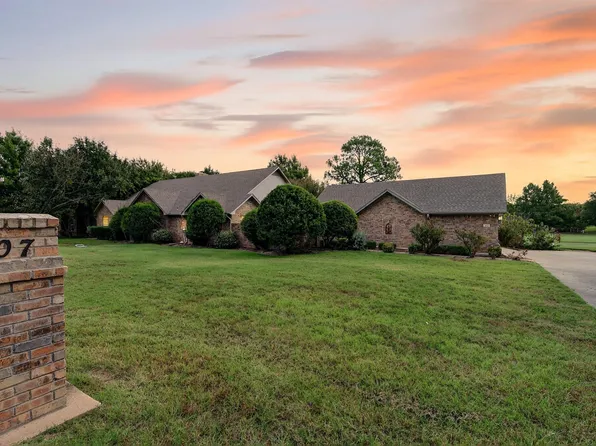 407 Navajo Trl, Lake Kiowa, TX 76240