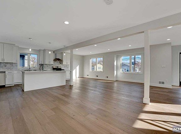 5th image of 80 Pomona Ave