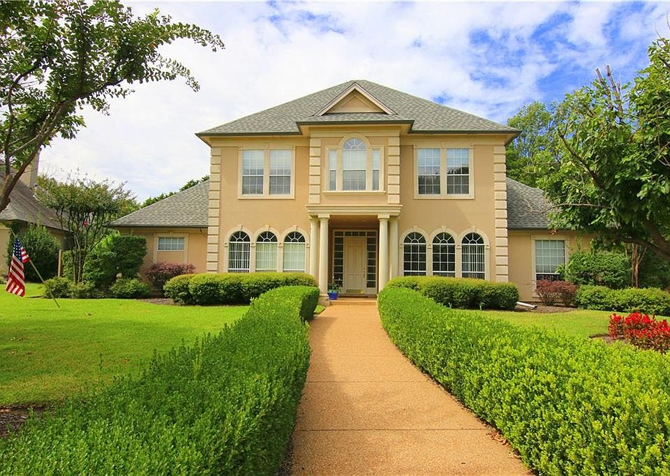 1st image of 1012 Lake Forest Dr
