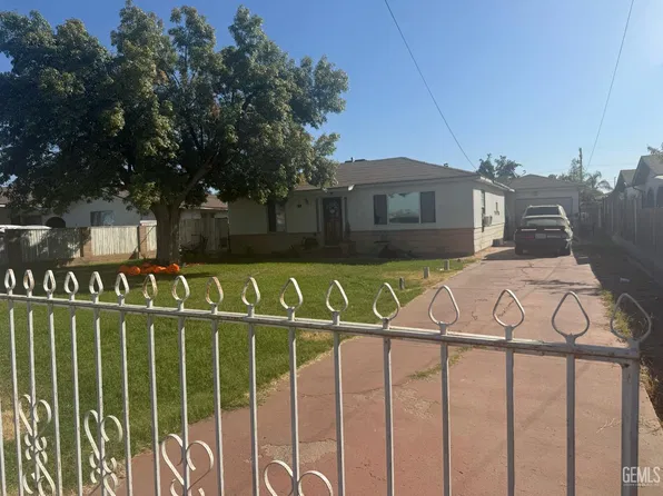 2038 Norwalk St, Delano, CA 93215