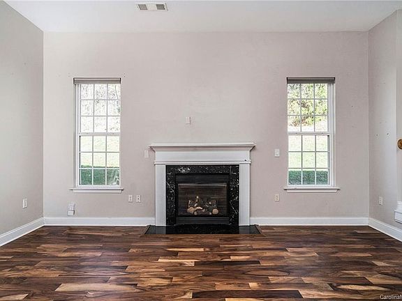 3rd image of 10056 Montrose Dr