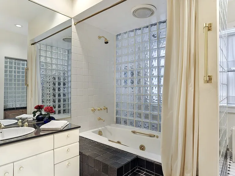 2737 N Hampden Ct #3 — Photo 20