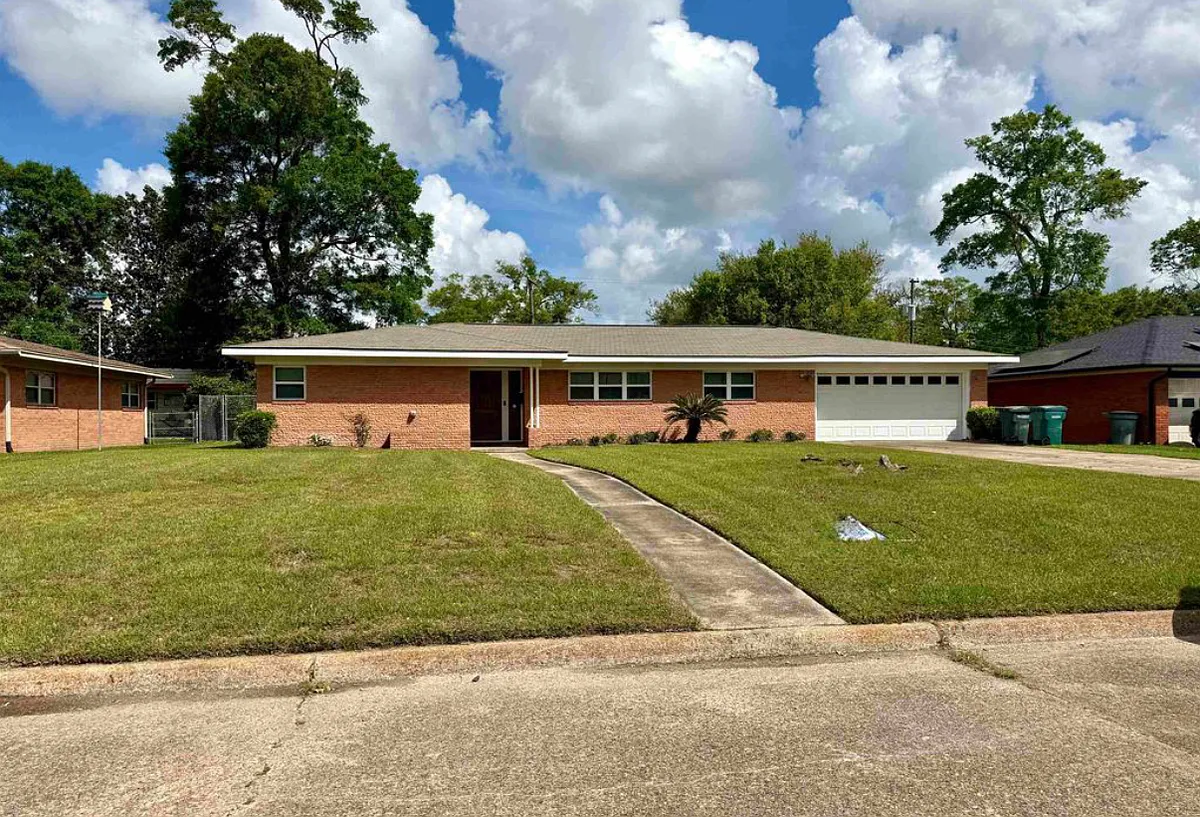 Building Photo - 3450 Durwood Dr