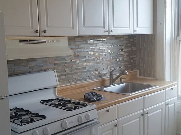 2nd image of 11 Arlington Pl #3