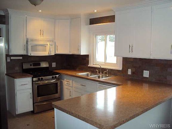 3rd image of 184 Waverly Ave