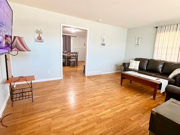 4th image of 528 Ada Dr