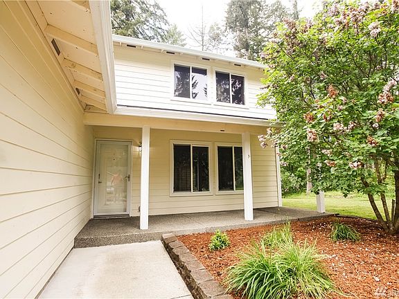 3rd image of 18323 Parkcrest Ct SE