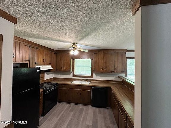 4th image of 421 Foxhall Drive