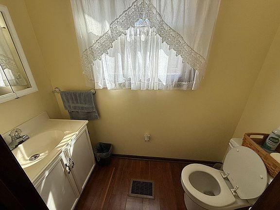 4th image of 8050 Beeson St NE