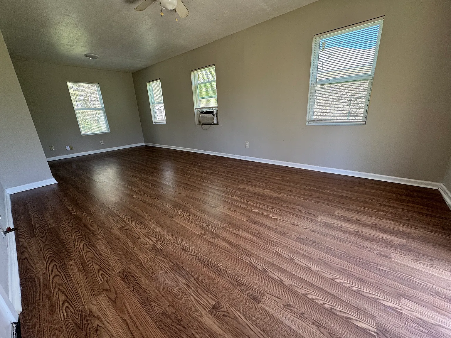 2 bed, $1,100 — Photo 3