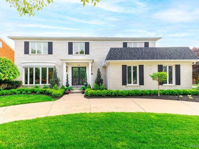 655 Canterbury Rd, Grosse Pointe Woods, MI, 48236