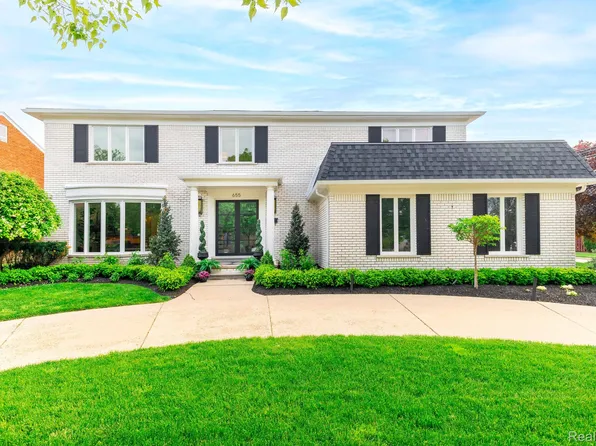 655 Canterbury Rd, Grosse Pointe Woods, MI 48236