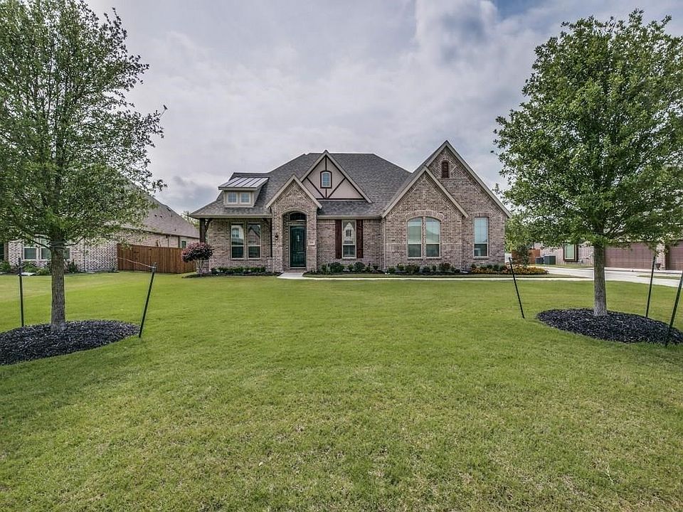 Welcome to 380 Bethany Road! Half acre country living!