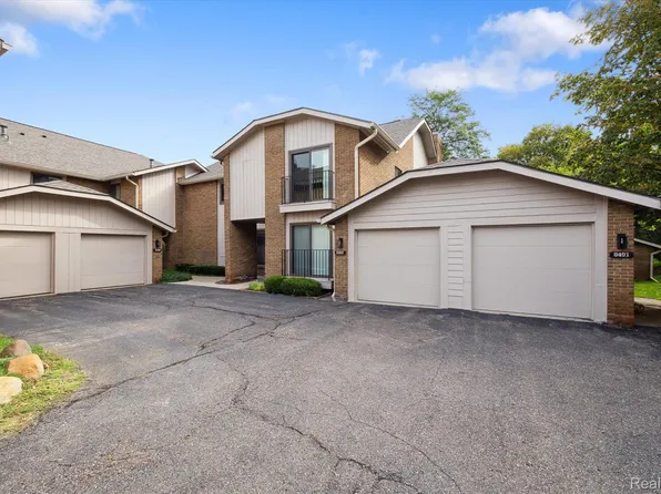 6493 Maple Hills Dr, Bloomfield Hills, MI 48301