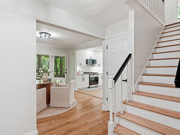 5th image of 11809 Pebble Brook Ln