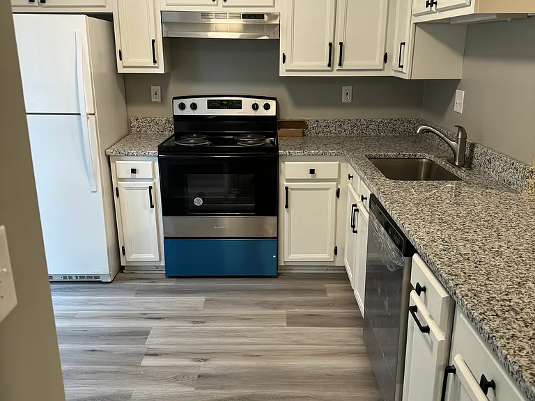 Kitchen with brand new appliances, Floor, Granite, Repainted cabinets and brand new cabinet hardware