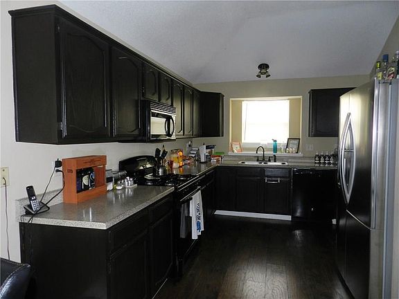 3rd image of 920 Carmela Dr
