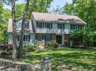 25 Woodridge Ln, New Fairfield, CT 06812