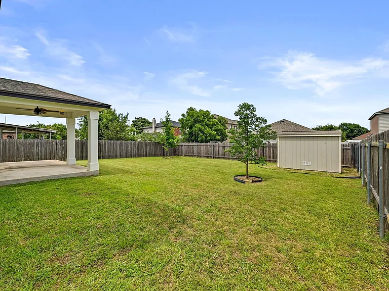 214 Briarwood Dr — Photo 36