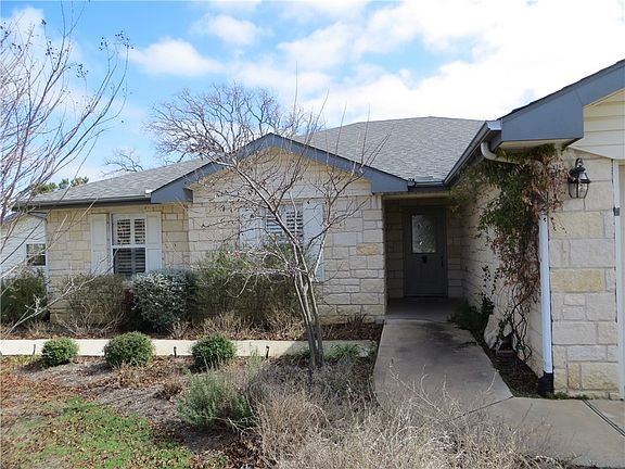 2nd image of 802 Skyline Dr