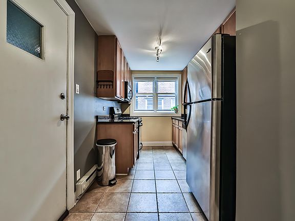 5th image of 2624 W Catalpa Ave APT 19