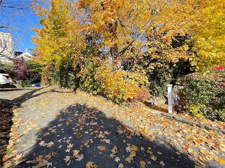 12 Ervilla Dr — Photo 32