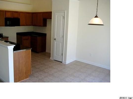 2nd image of 203 Oakton Glen Ct