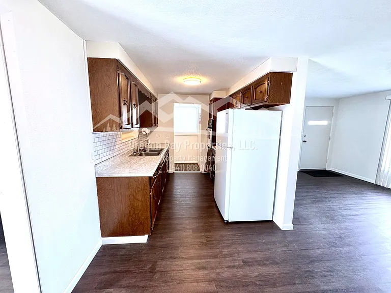 270 S Morrison St — Photo 6