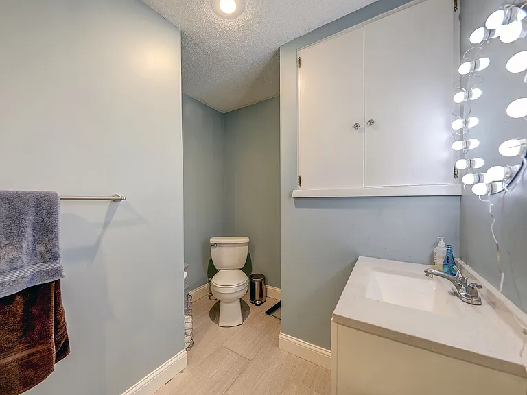 9534 Glenwood St — Photo 15