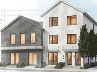 332 King St W #3, Hamilton, ON L9H1W6