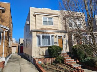 6925 67th Pl, Ridgewood, NY 11385