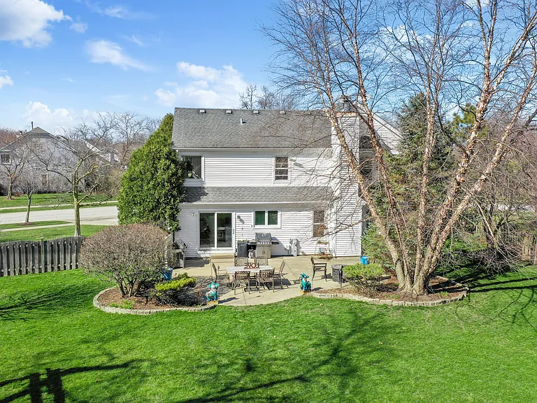 155 Chapel Oaks Dr — Photo 2