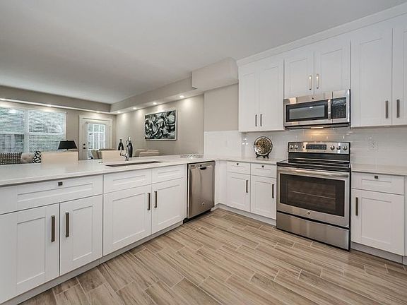 5th image of 4807 Bayshore Blvd APT D6