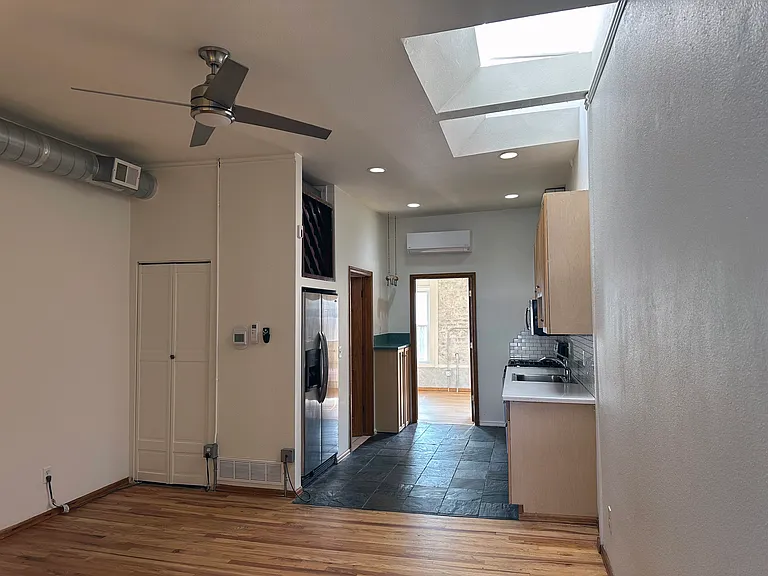 722 W 5th Ave — Photo 3