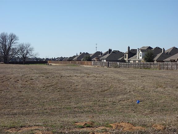 3rd image of 8 Moura Ct