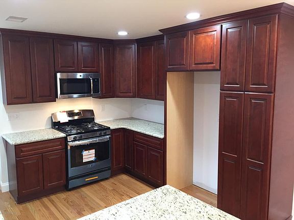 2nd image of 34 Oakside Dr