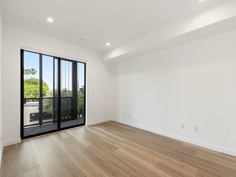 TALA Residences at 829 Larrabee Street — Photo 23