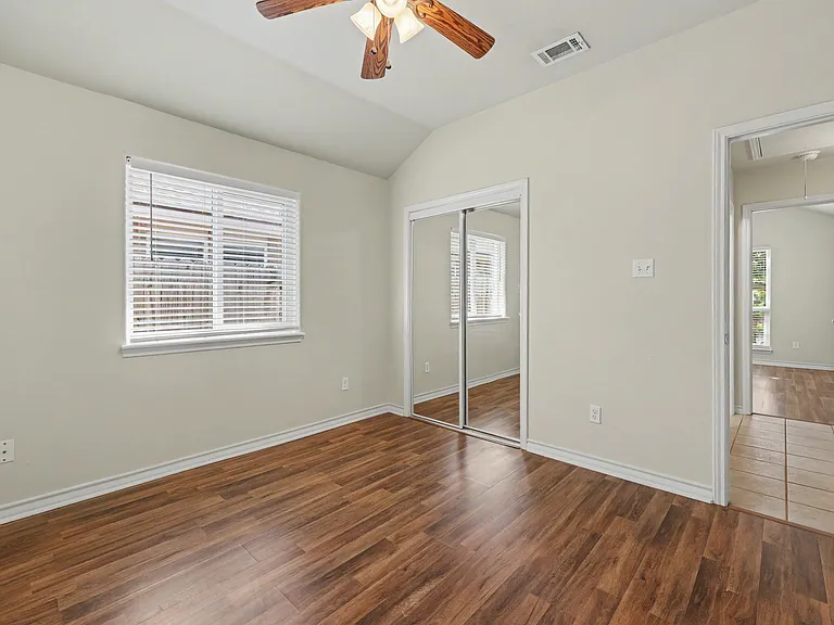 1111 Meadowbrook Dr — Photo 20