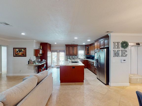 3rd image of 725 Tradewind Drive