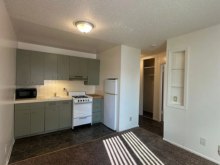810 Mill St — Photo 2
