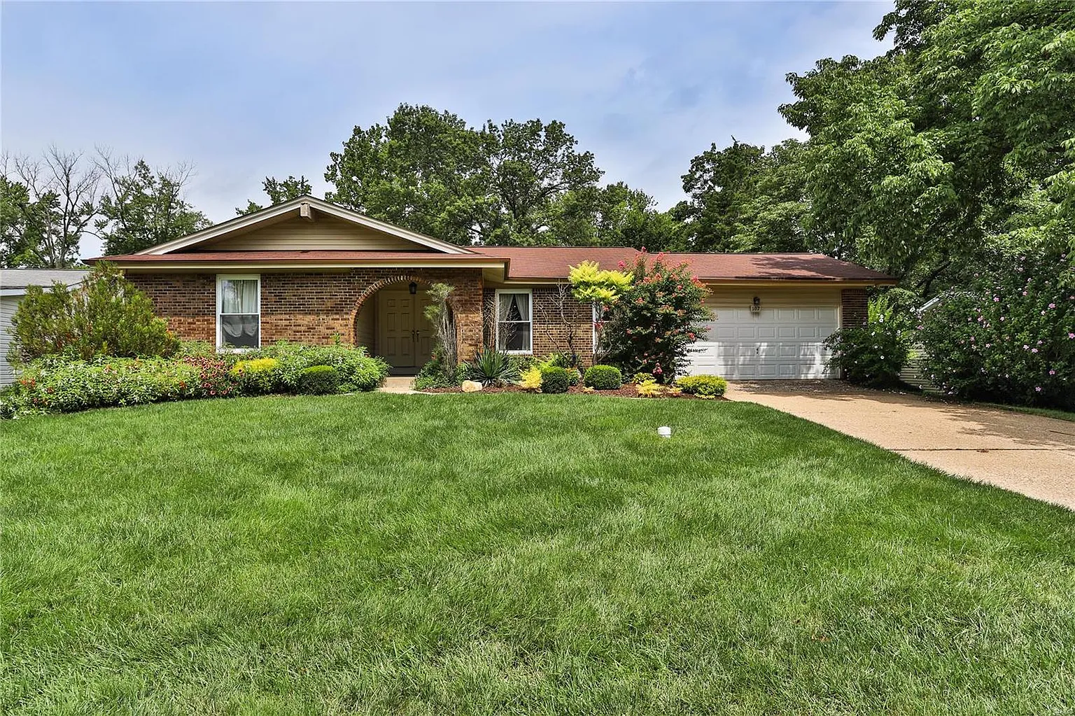 107 Morewood Dr photo 1