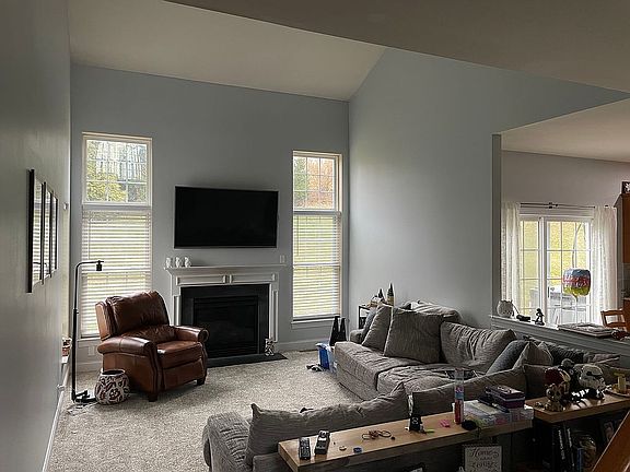 4th image of 75 Leslie St