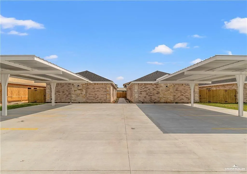 3 bed, 2.0 bath, 1008 sqft, $1,200 — Photo 1